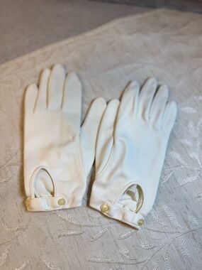 1950s Mojud Nylon Wrist Length Gloves White Double Button Detail Retro Formal